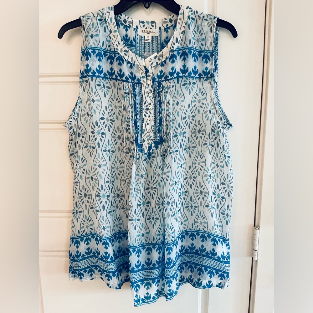 Studio JPR Woman's Medium White Blue Sleeveless Semi Sheer Top NWT